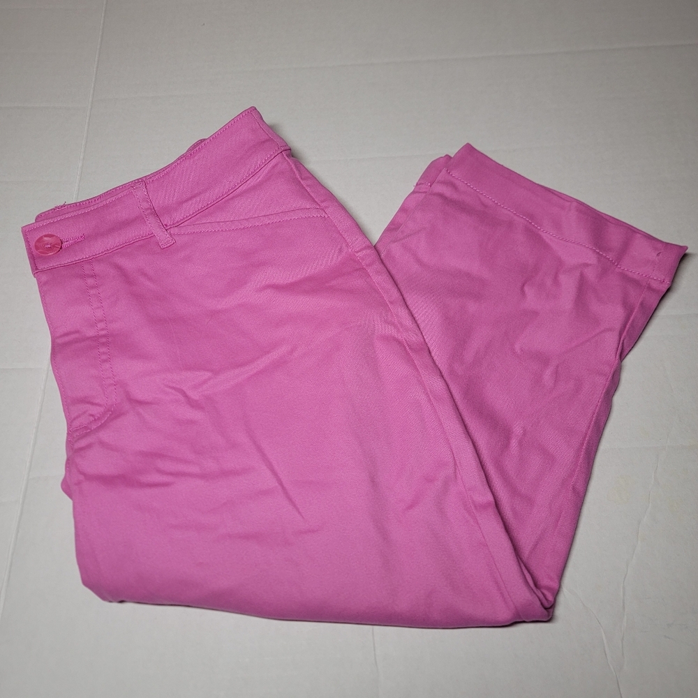 💚‎ St. John's Bay Bright Fuschia Capris Size 6
